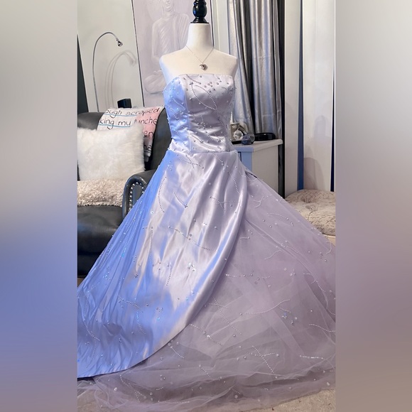 Hand beaded prom dress!!! ๐ซถ๐ป๐ - Picture 4 of 4